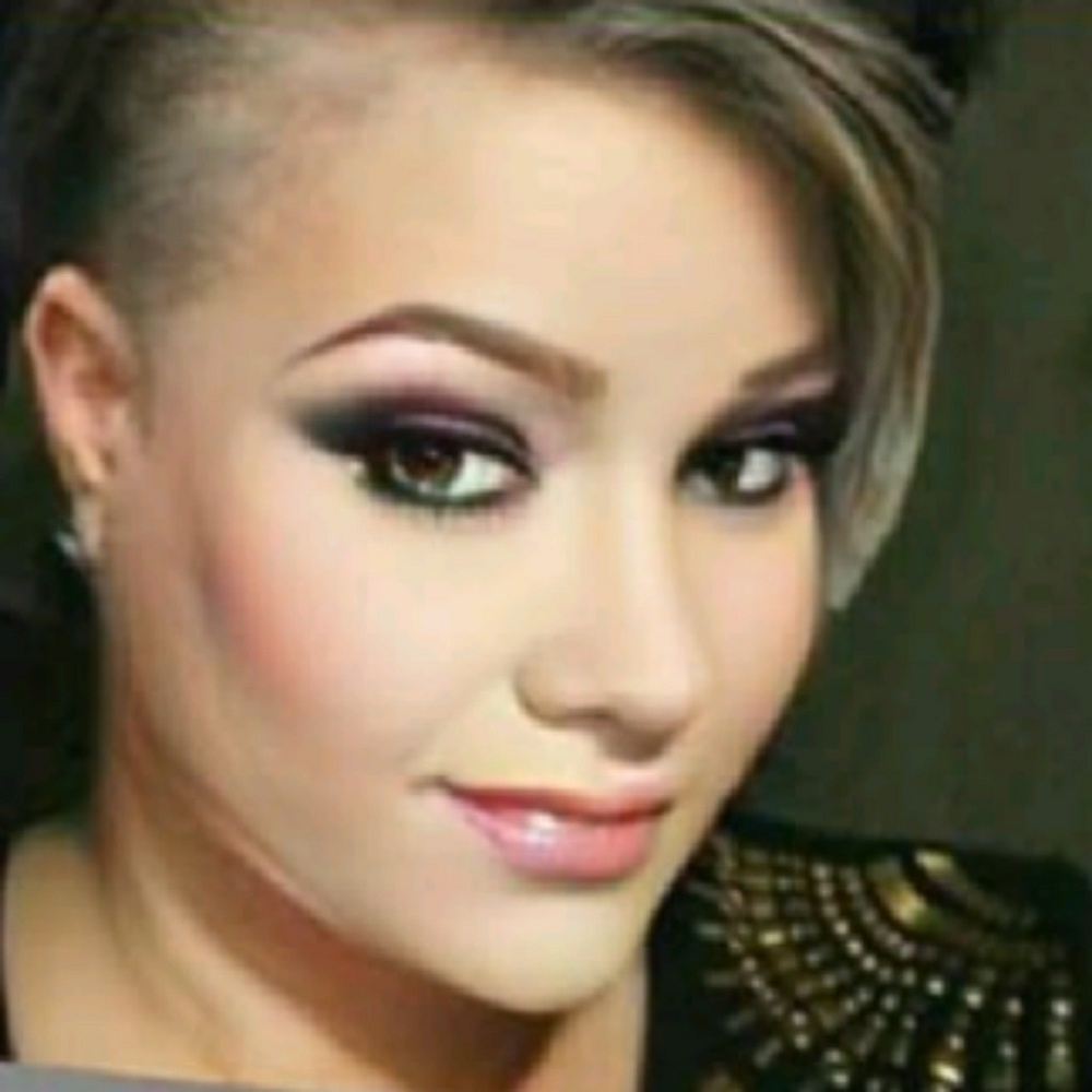 Meet your Posher, Mae